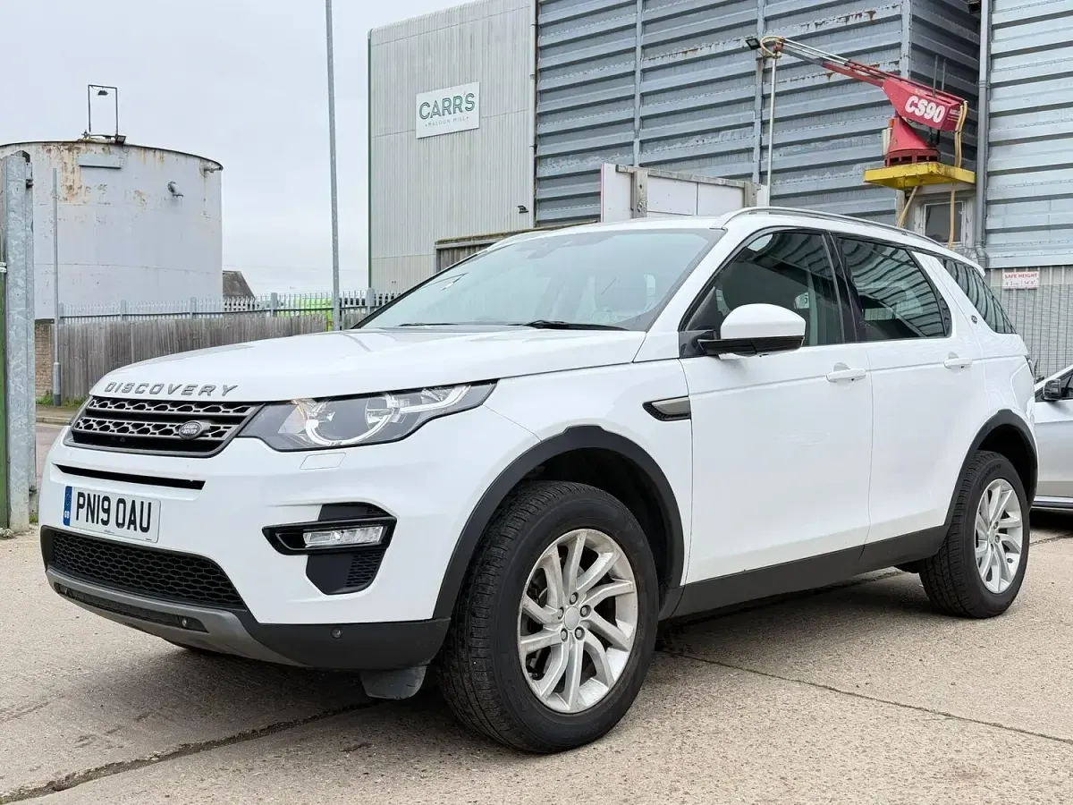 Used Land Rover Discovery 5 SE 2019 White SUV
