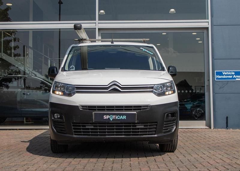 White Used 2022 Citroën Berlingo MPV | £9,400 (Good price) - Image 1/4