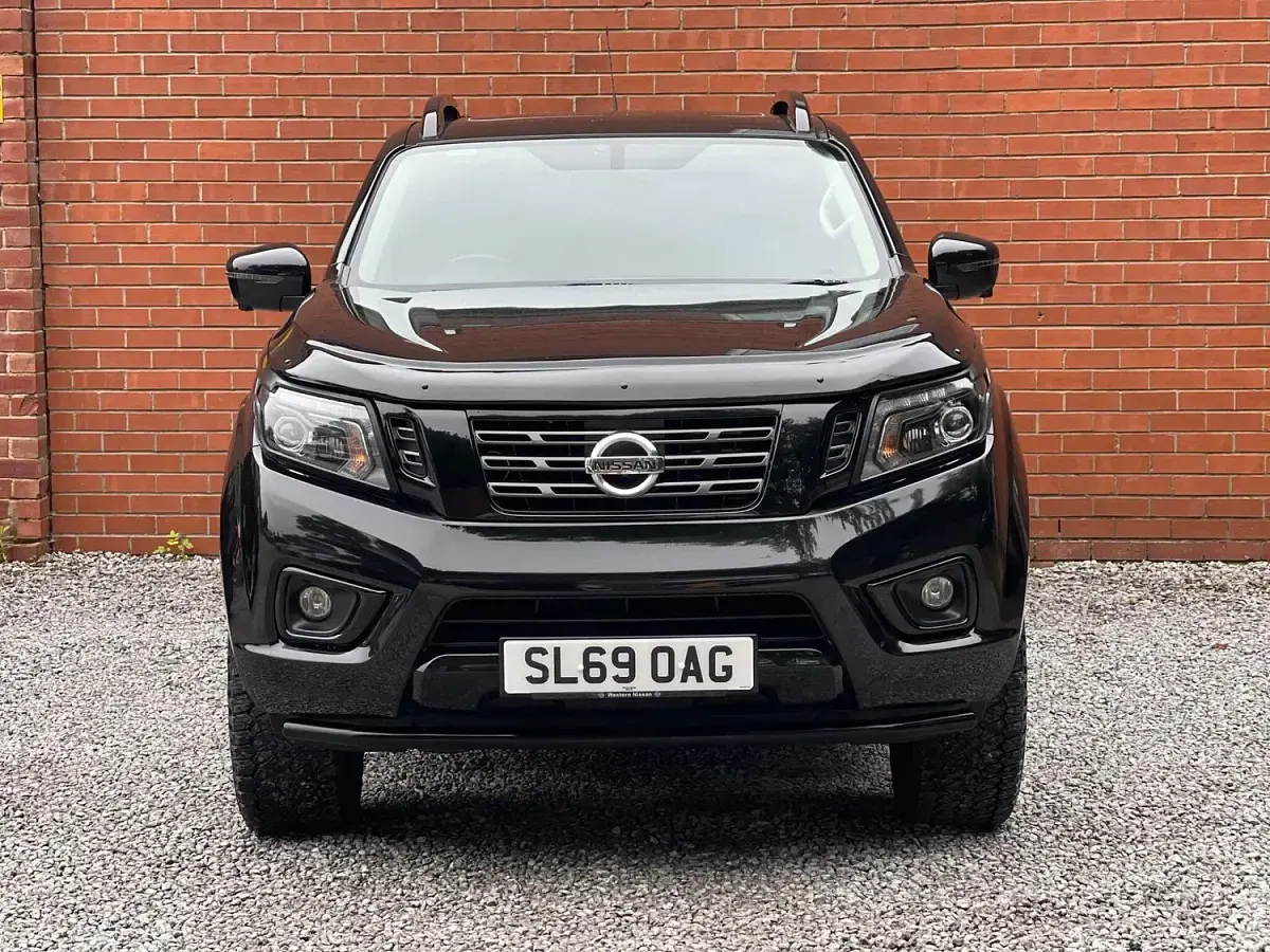 Used Nissan Navara N-Guard 190 HP (139 kW) 2019 Black Pickup