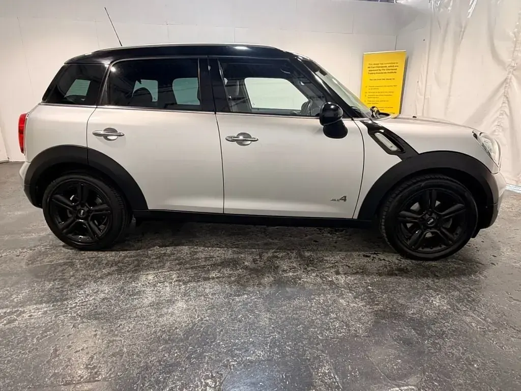 Usado Mini Cooper D 112 HP (82 kW) 2014 Prateado Citadino