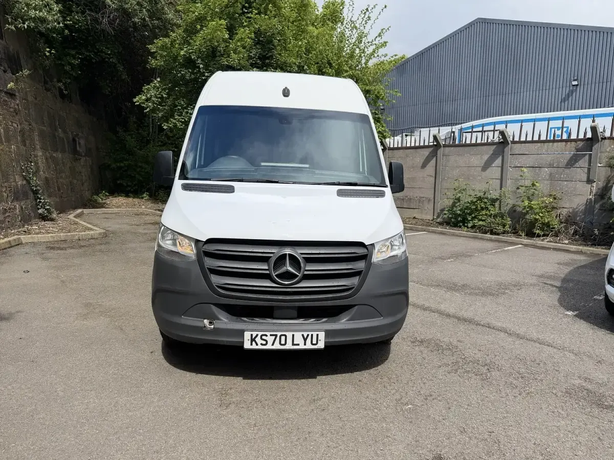 Used Mercedes Sprinter Progressive 148 HP (108 kW) 2021 White Van
