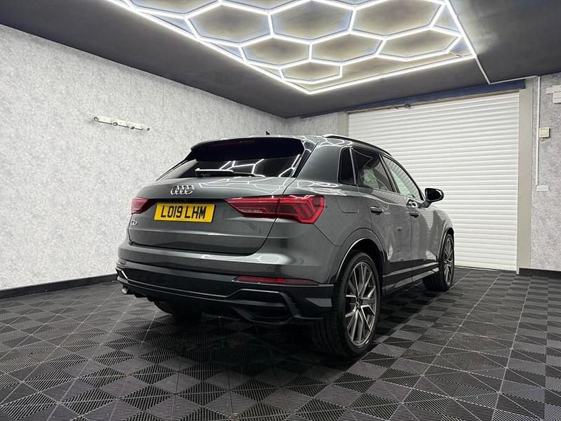 Begagnad Audi Q3 Advanced 2019 Grå SUV