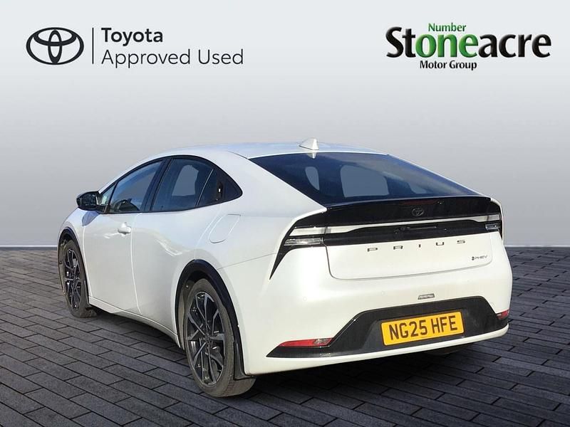 Used Toyota Prius 2025 White Hatchback