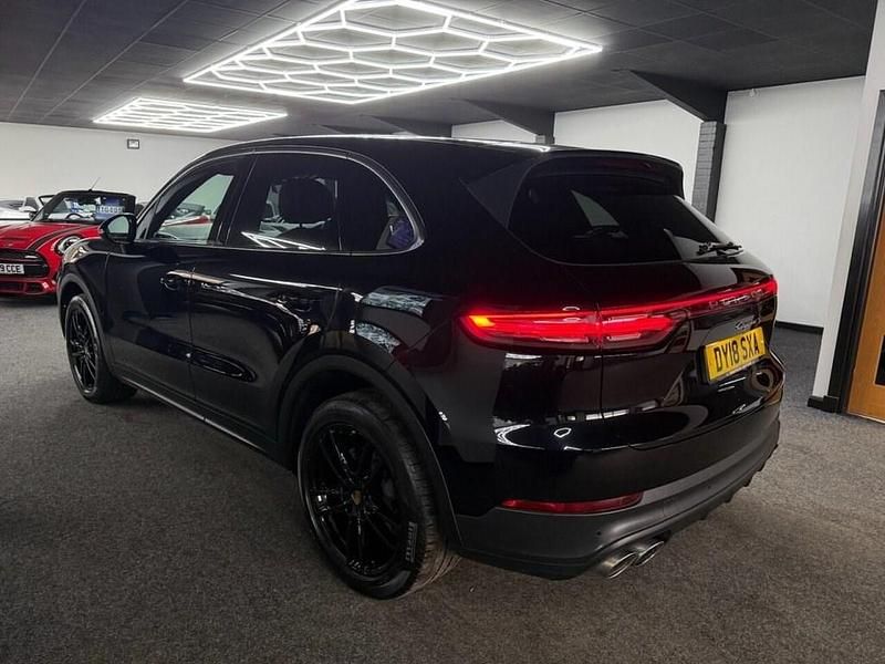Used Porsche Cayenne 440 HP (323 kW) 2018 Black SUV