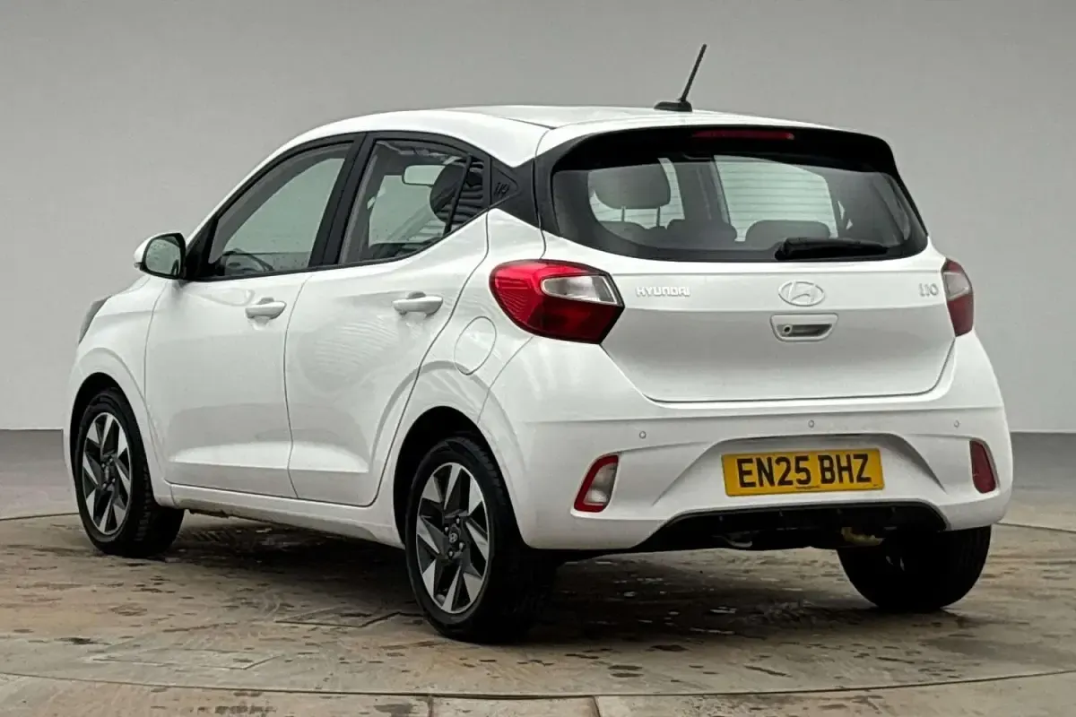Used Hyundai i10 Advanced 63 HP (46 kW) 2025 White Hatchback