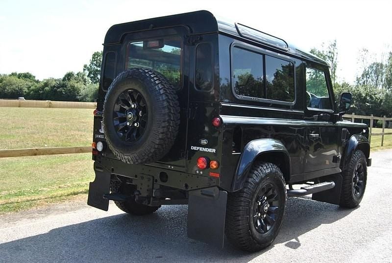Used Land Rover Defender 122 HP (89 kW) 2015 Santorini black SUV