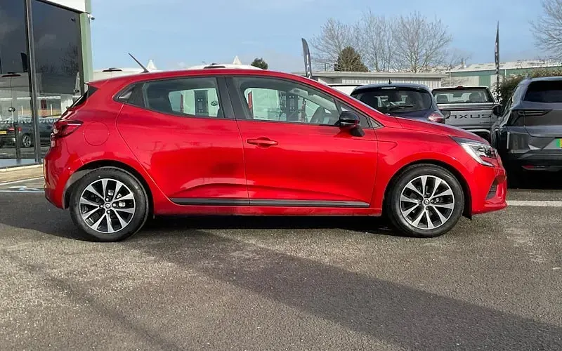 Used Renault Clio Evolution 90 HP (66 kW) 2022 Red Hatchback