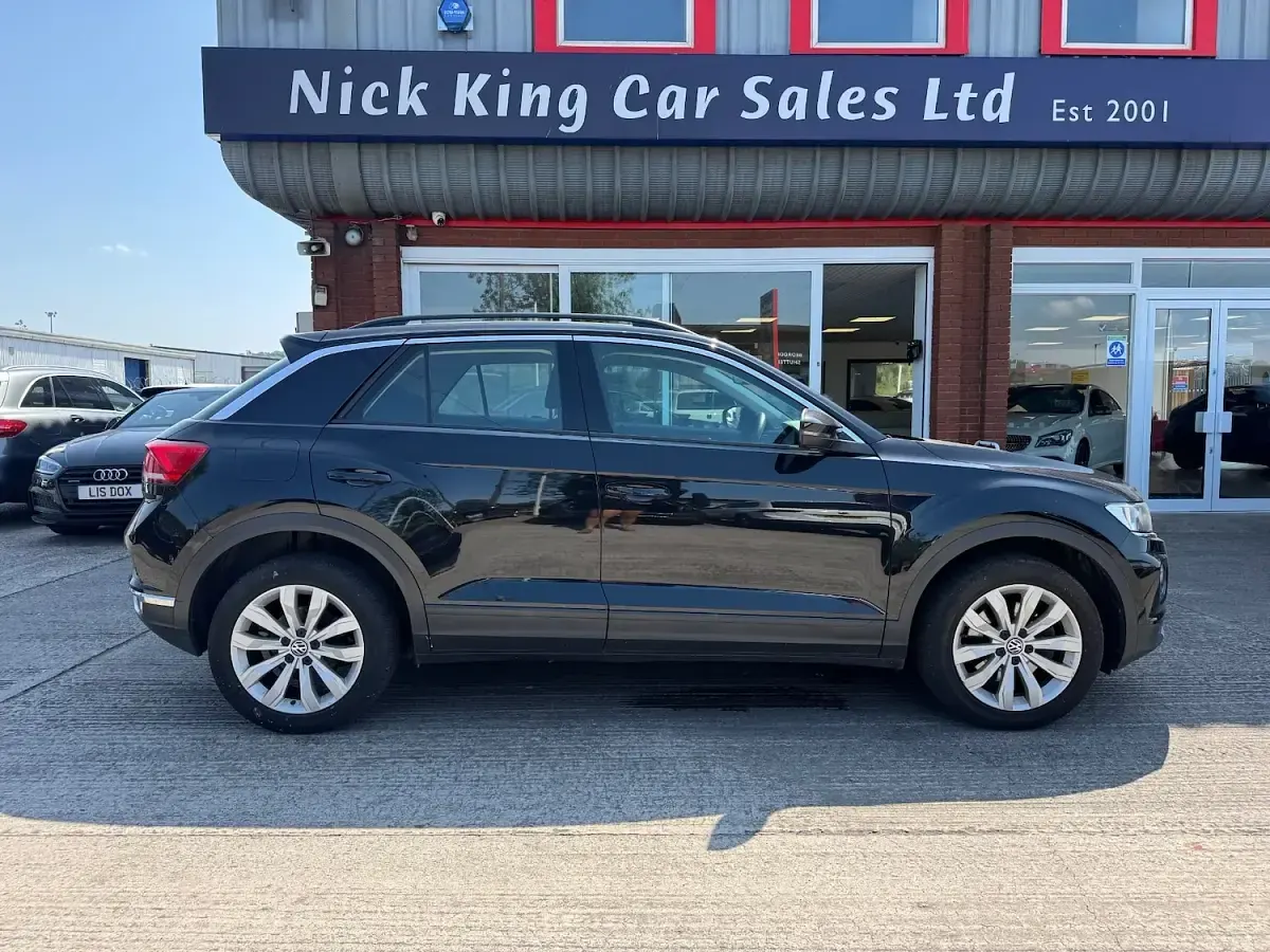 Used VW T-Roc SE 150 HP (110 kW) 2019 Deep black pearl SUV