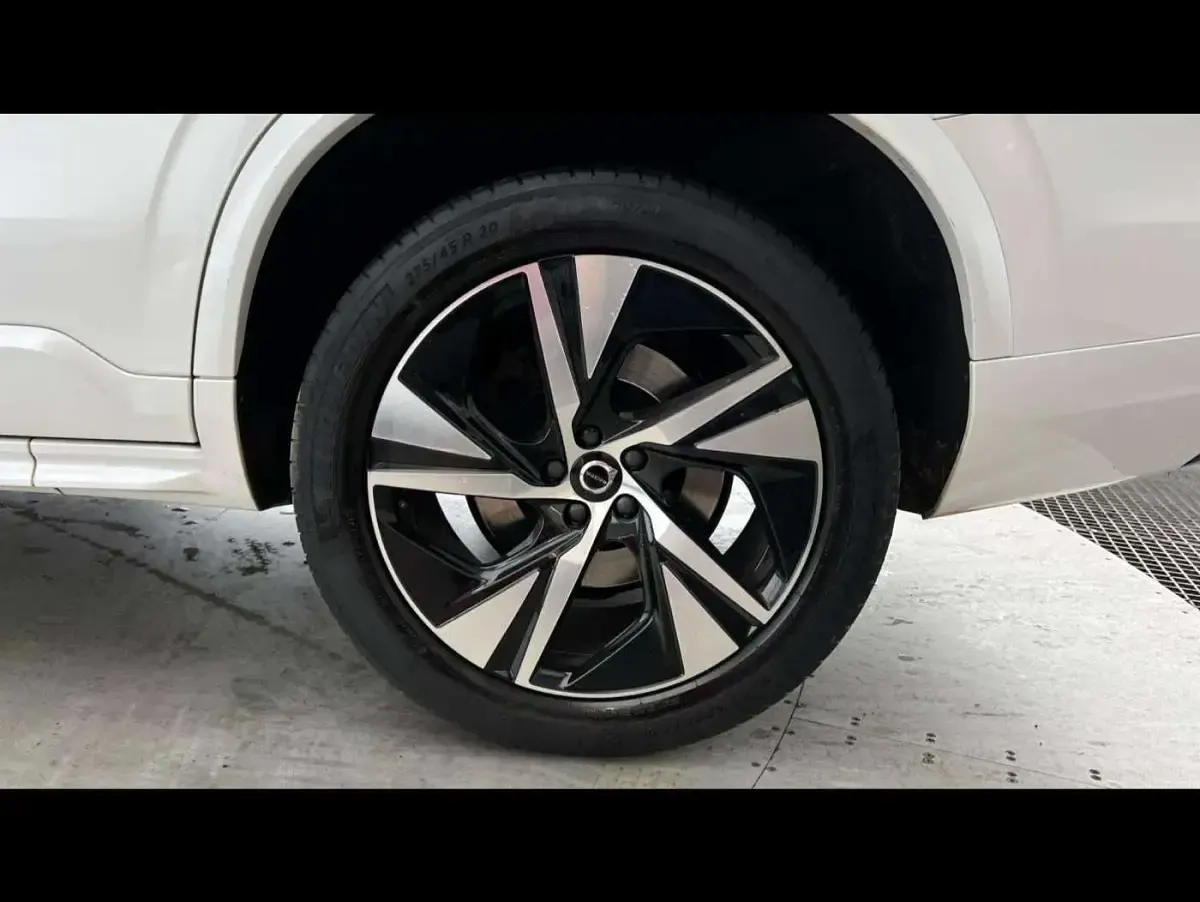 Used Volvo XC90 R-Design 235 HP (172 kW) 2022 SUV