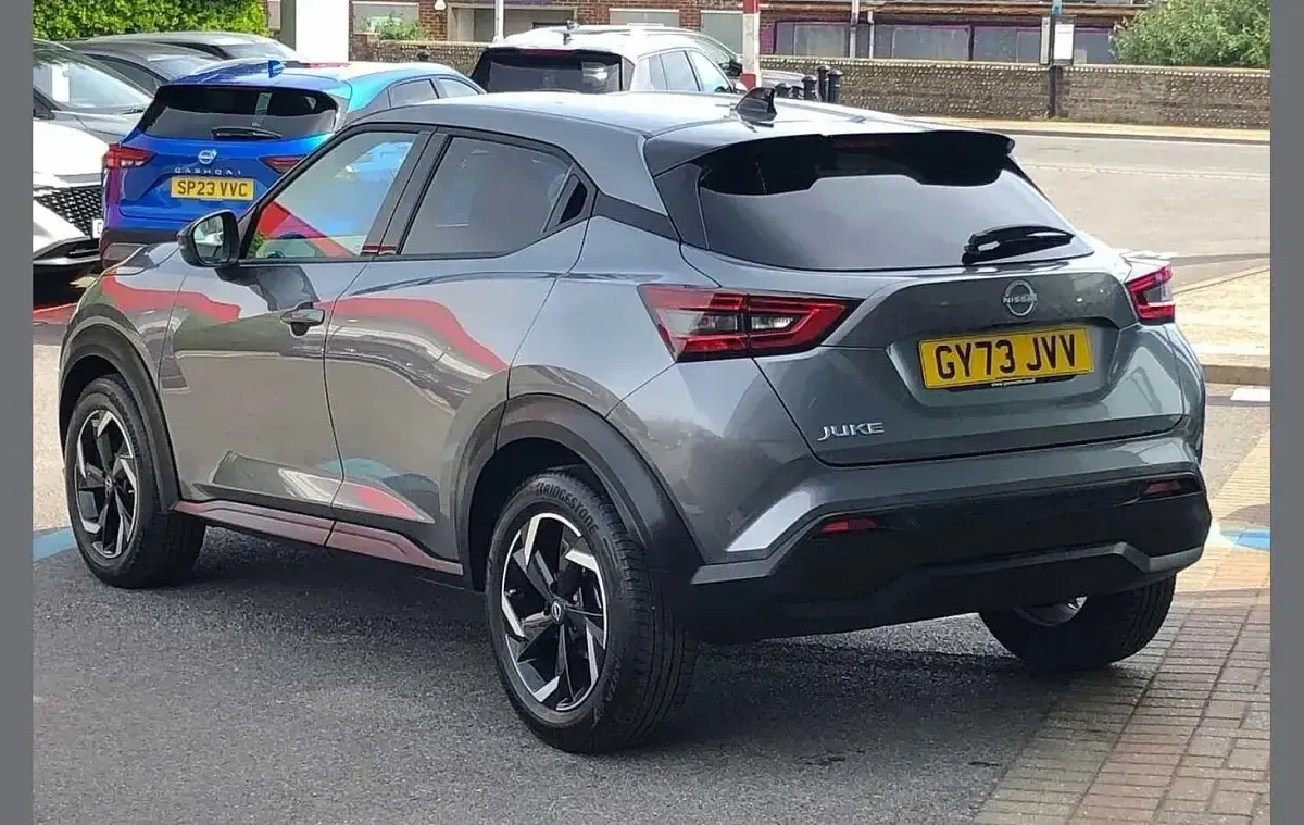 Used Nissan Juke N-Connecta 112 HP (82 kW) 2023 Grey SUV