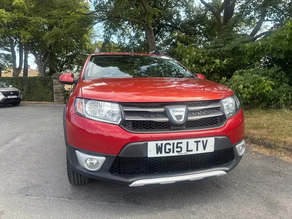 Used Dacia Sandero Lauréate 90 HP (66 kW) 2015 Red Hatchback