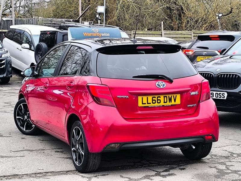 Used Toyota Yaris Hybrid Design 2016 Red Hatchback