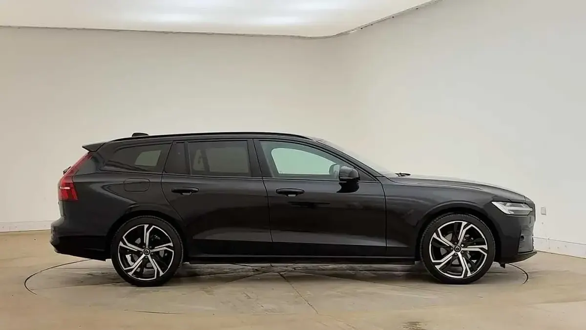 Begagnad Volvo V60 Plus 2025 Svart Kombi