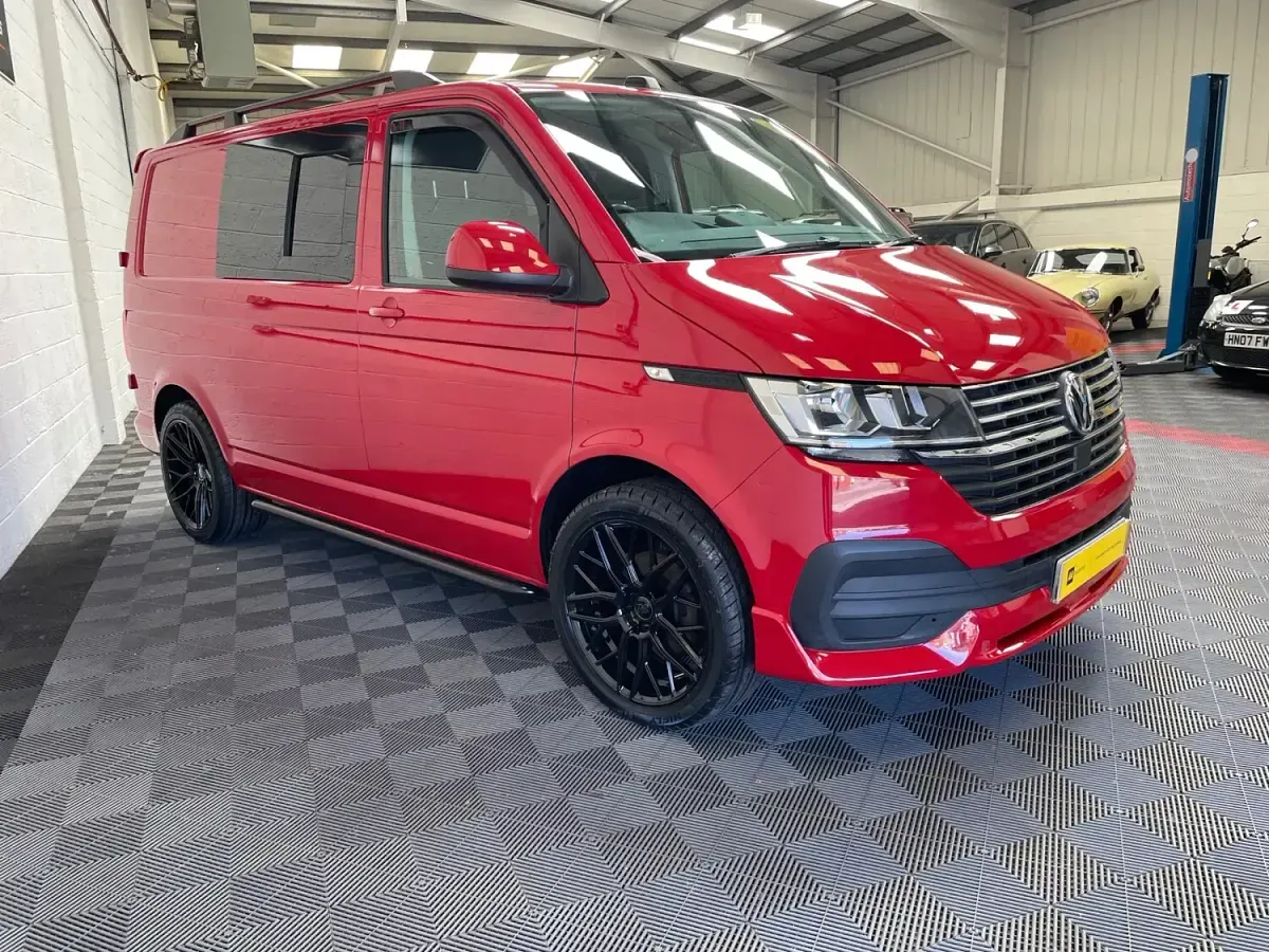 Used VW Transporter 150 HP (110 kW) 2021 Red Van