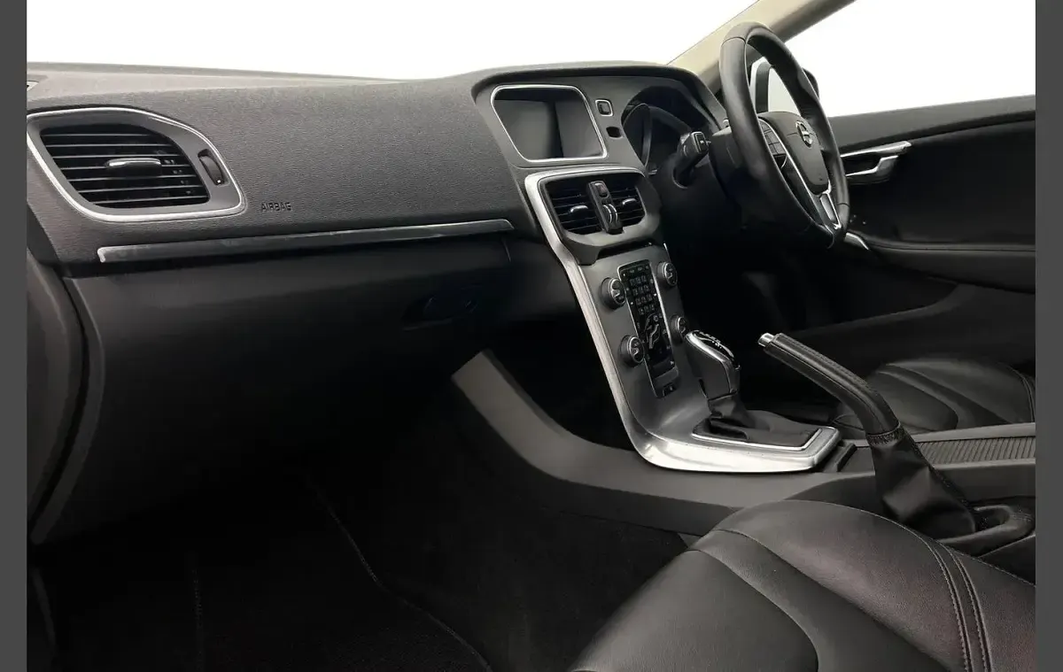 Used Volvo V40 Inscription 150 HP (110 kW) 2018 Silver Hatchback