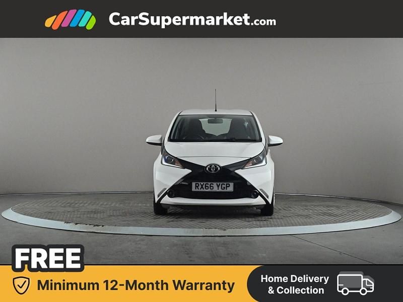 Used Toyota Aygo X-play 69 HP (50 kW) 2016 White Hatchback