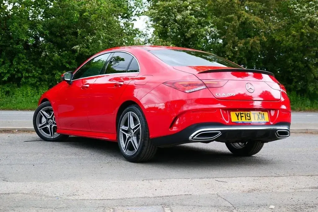Begagnad Mercedes CLA200 AMG Line Premium 163 HK (119 kW) 2019 Röd Sportkupé