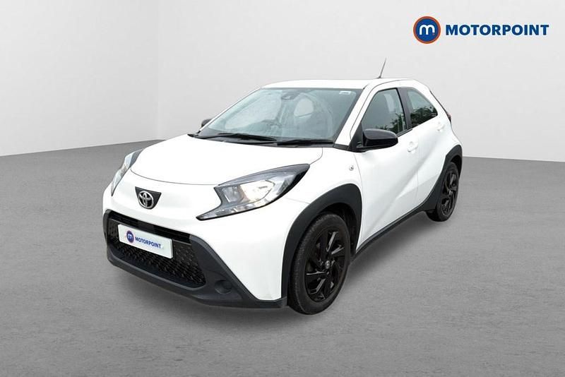 Used Toyota Aygo X PURE 2023 White SUV