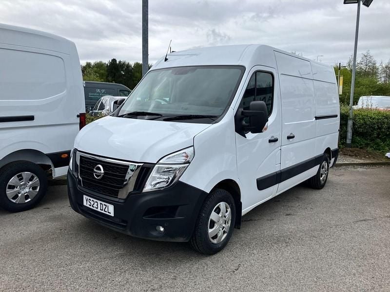 Used Nissan Interstar Tekna 135 HP (99 kW) 2023 White Van