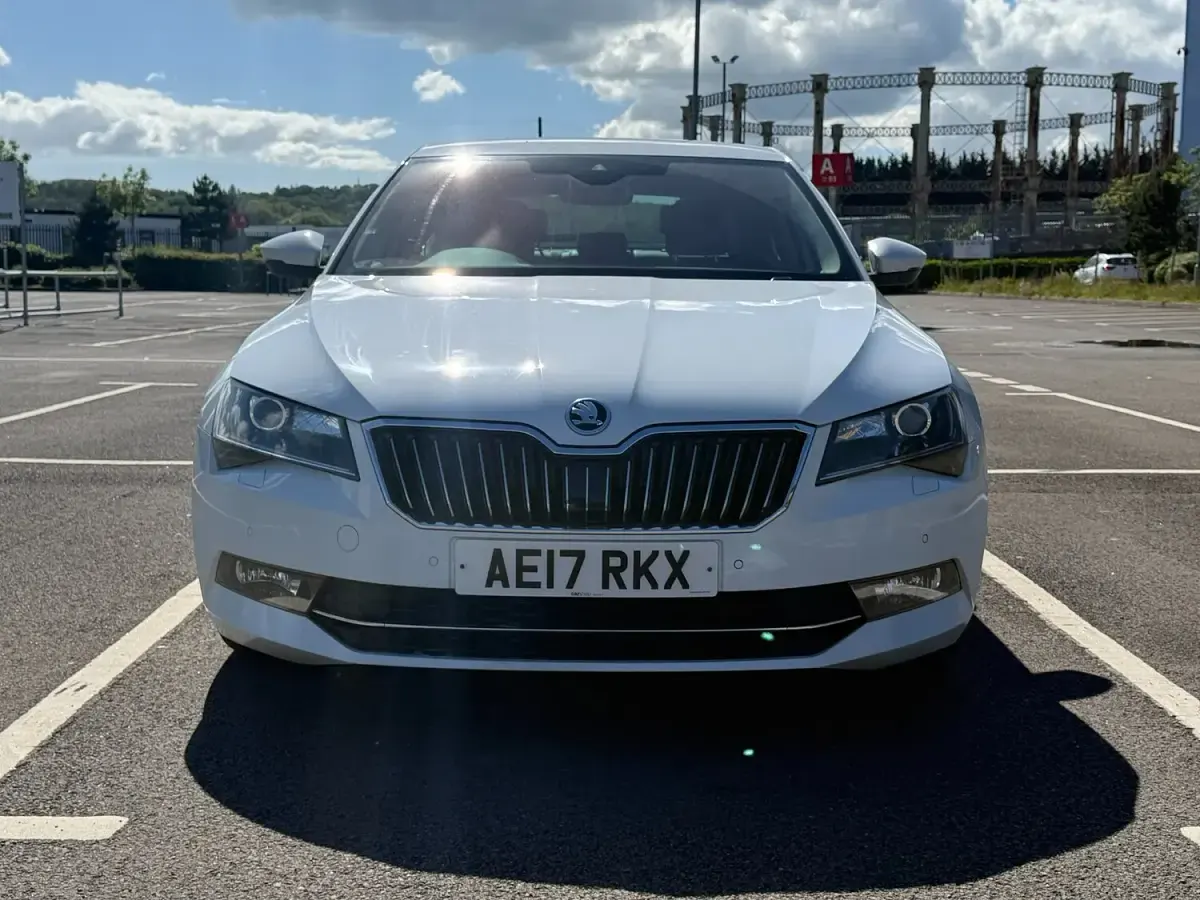 Used Skoda Superb 190 HP (139 kW) 2017 White Hatchback