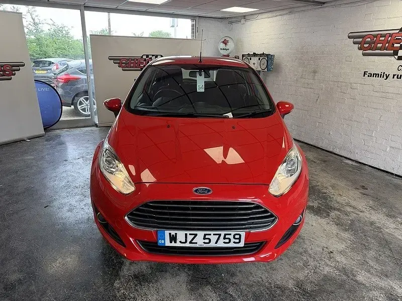 Used Ford Fiesta Zetec 82 HP (60 kW) 2014 Red Hatchback