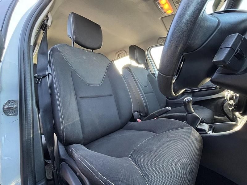 Used Renault Clio IV Dynamique 75 HP (55 kW) 2014 White Hatchback