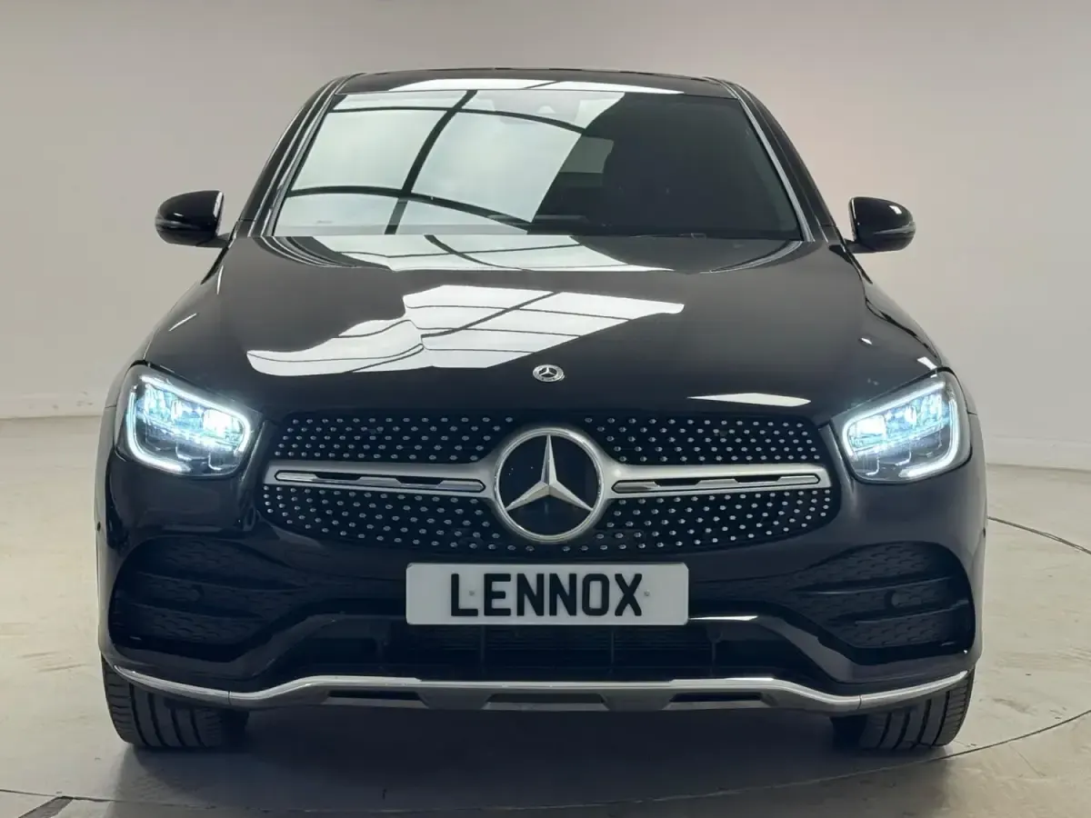 Begagnad Mercedes GLC300e AMG line 2023 Svart Sportkupé