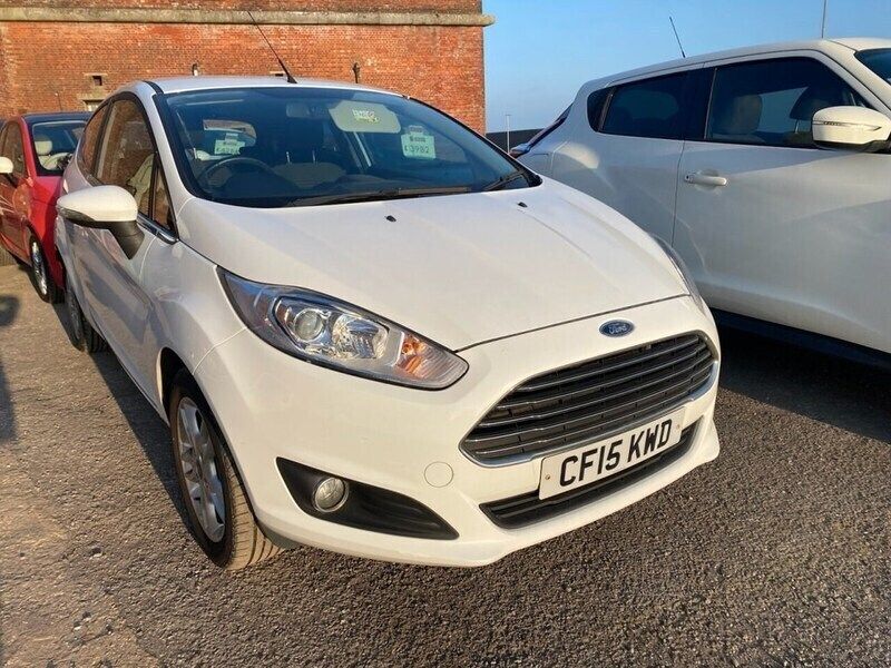 White Used 2015 Ford Fiesta Zetec Hatchback | £3,745 (Fair price) - Image 1/4