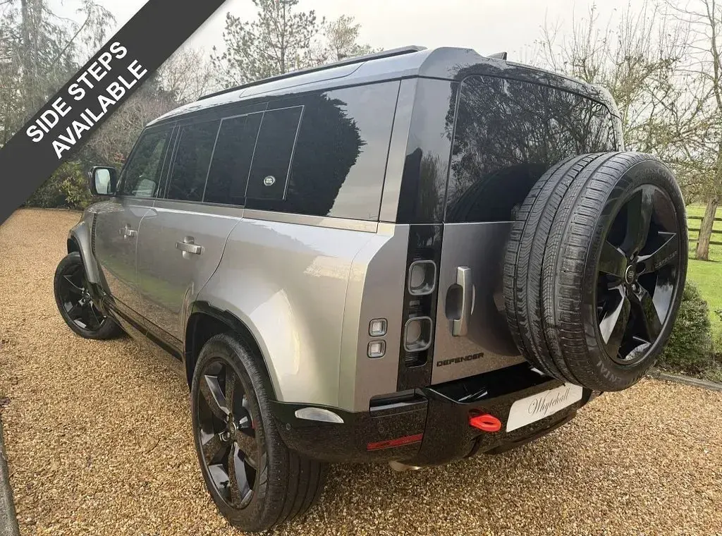 Used Land Rover Defender S 300 HP (220 kW) 2024 Grey SUV