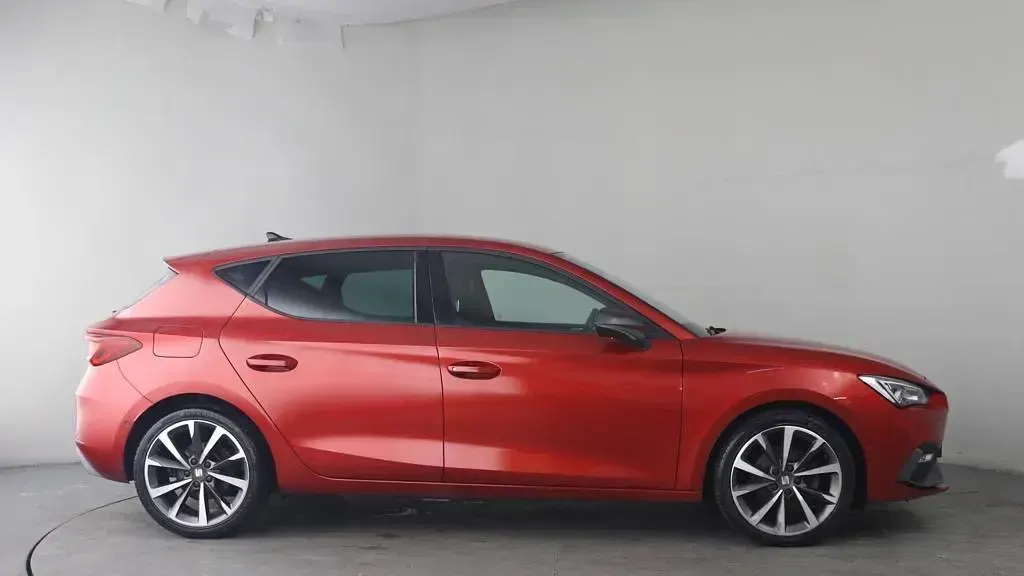 Used Seat Leon FR Sport 150 HP (110 kW) 2021 Red Hatchback