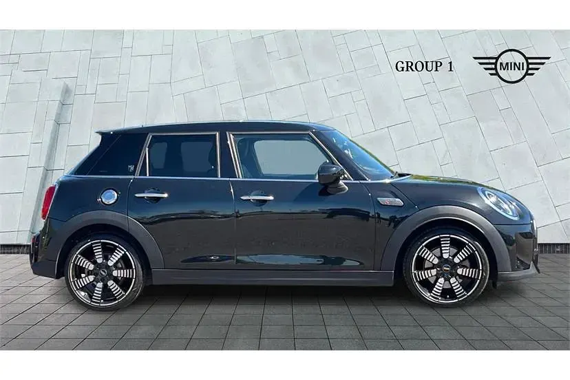 Usado Mini Cooper S Exclusive 178 HP (130 kW) 2023 Preto Citadino