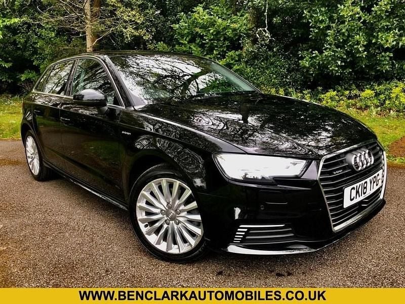 Begagnad Audi A3 e-tron Advanced 2018 Svart Halvkombi