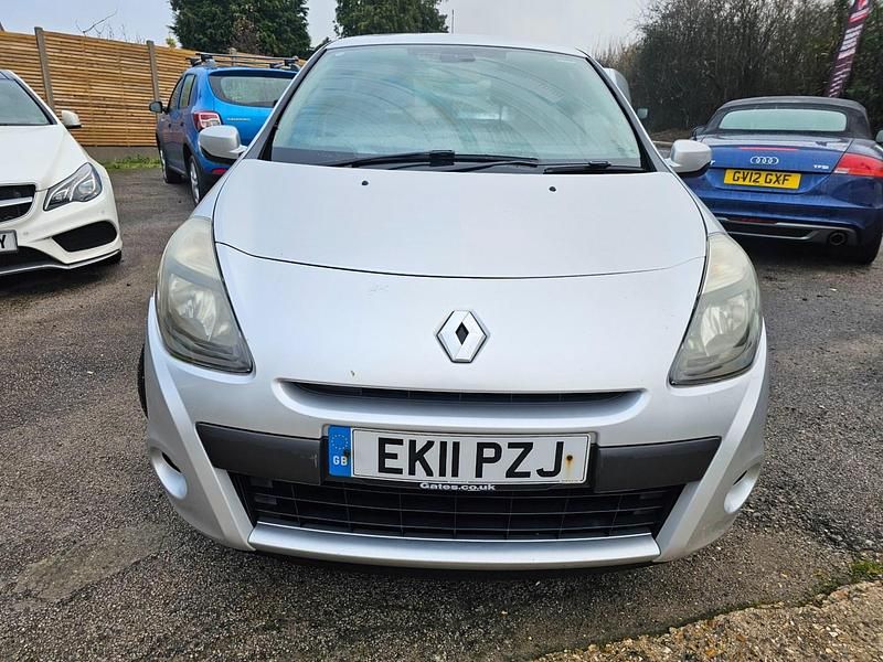 Used Renault Clio II Dynamique 75 HP (55 kW) 2011 Silver Hatchback