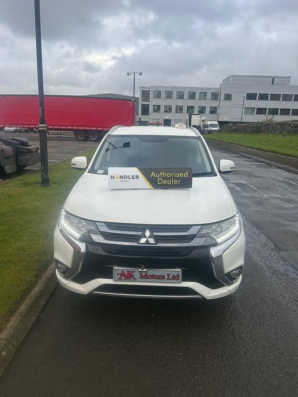 Used Mitsubishi Outlander P-HEV 120 HP (88 kW) 2018 White