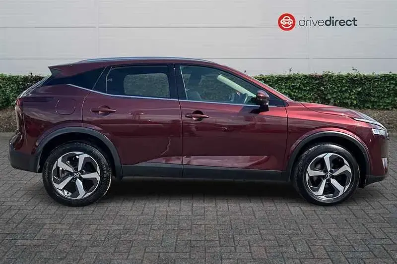 Used Nissan Qashqai N-Connecta 140 HP (102 kW) 2023 Red SUV
