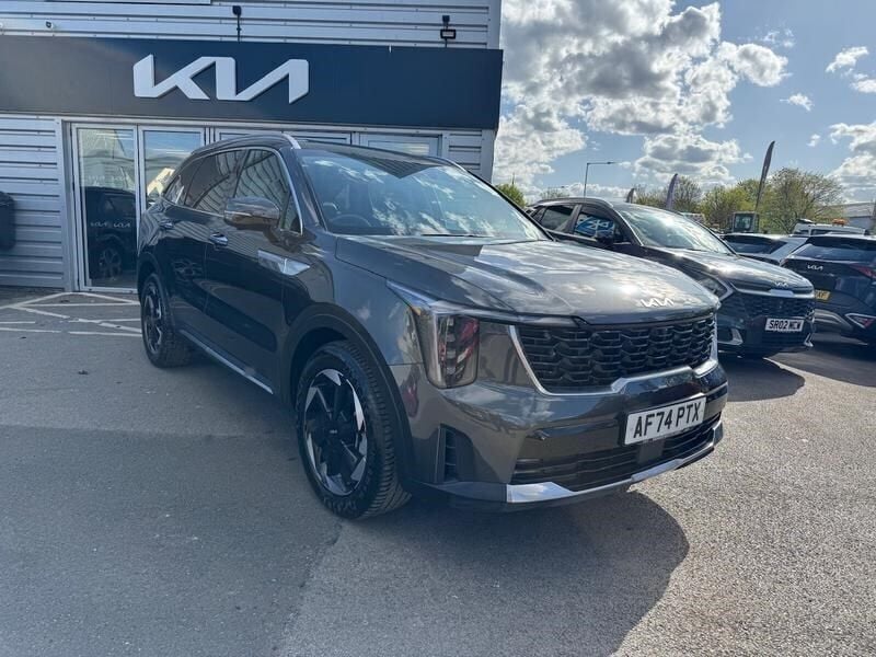 Interstellar grey Used 2024 Kia Sorento 3 SUV | £42,995 (Fair price) - Image 1/4
