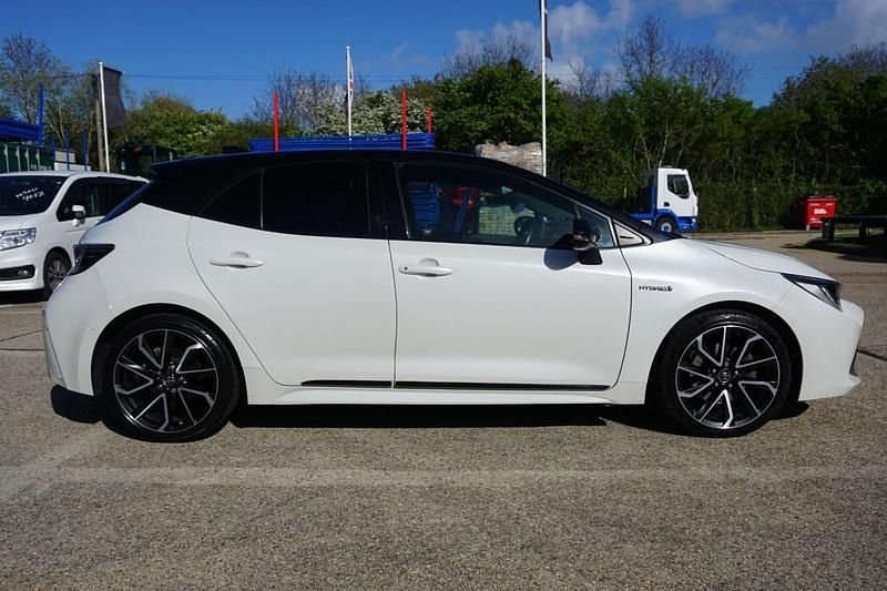 Używany Toyota Corolla 2019 Biały Hatchback