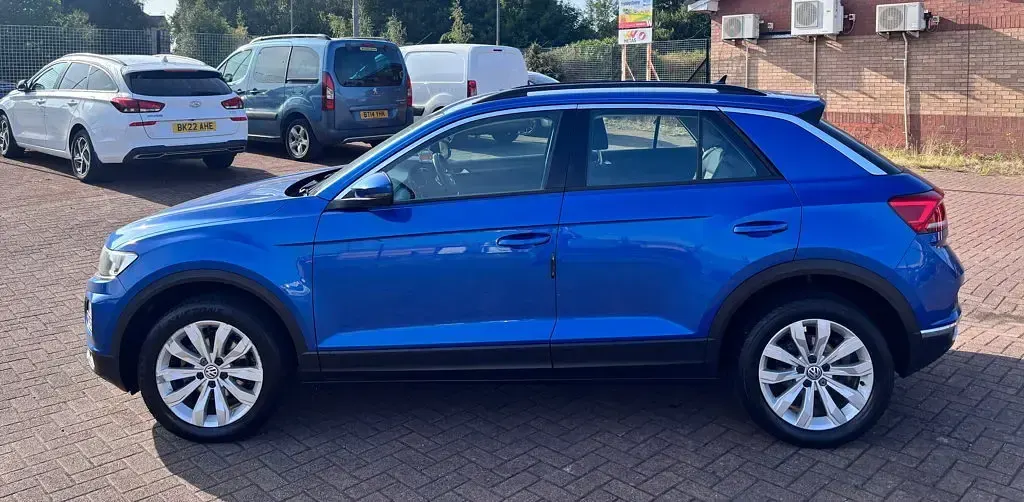 Used VW T-Roc SE 115 HP (84 kW) 2018 Blue SUV