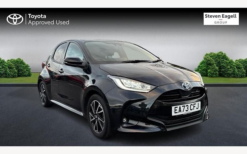 Used 2025 Toyota Yaris Hybrid Design Hatchback | £19,643 (Fair price) - Image 1/3