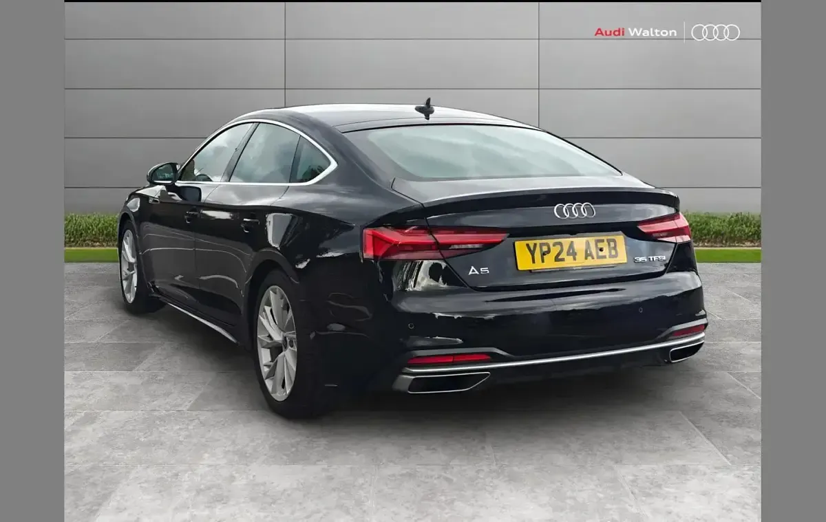 Usado Audi A5 Sport 147 CV (108 kW) 2024 Negro Utilitario