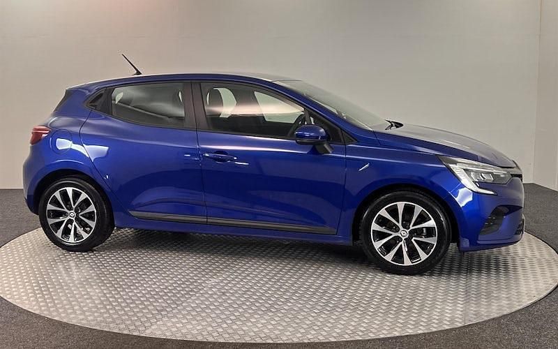 Used Renault Clio V Iconic 90 HP (66 kW) 2021 Blue Hatchback
