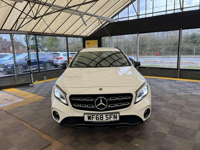 Used Mercedes GLA180 Urban 122 HP (89 kW) 2018 White SUV