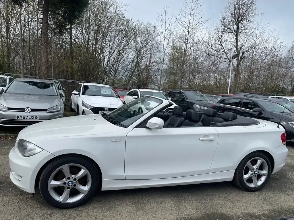 Used BMW 118 Cabriolet Sport Line 143 HP (105 kW) 2010 White Cabriolet