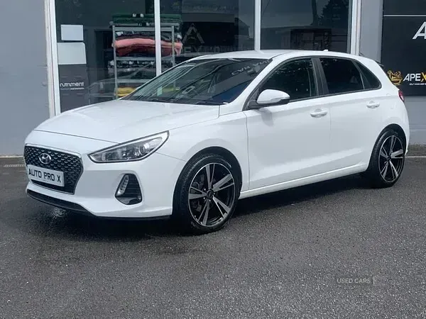 Used Hyundai i30 SE 120 HP (88 kW) 2017 White Hatchback