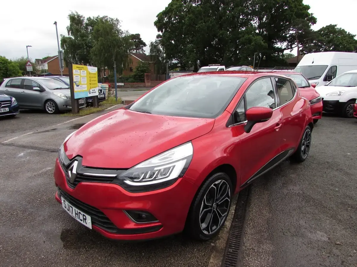 Used Renault Clio Dynamique 2017 Red Hatchback
