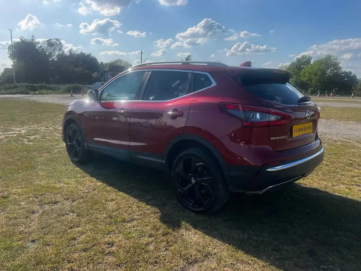 Usado Nissan Qashqai Tekna 140 CV (102 kW) 2019 Rojo SUV