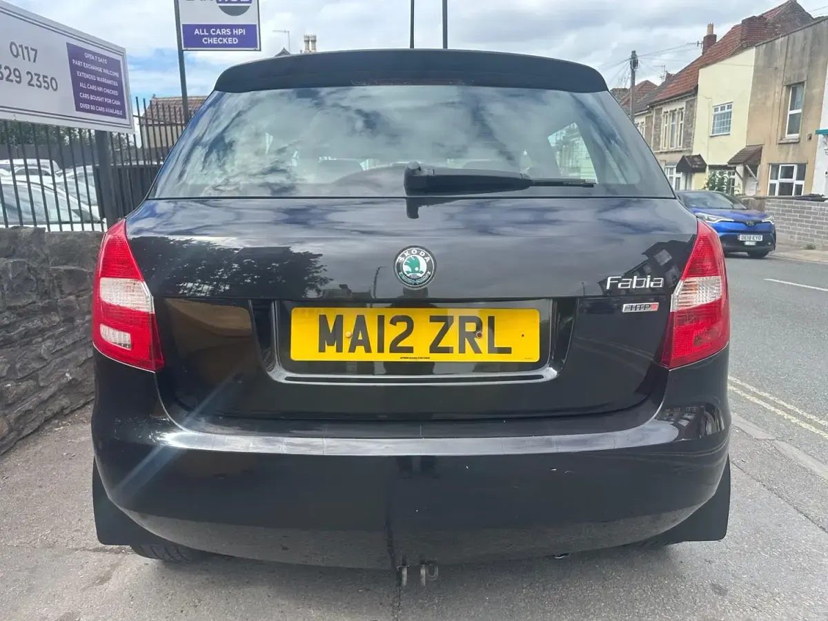 Begagnad Skoda Fabia SE 69 HK (50 kW) 2012 Svart Halvkombi