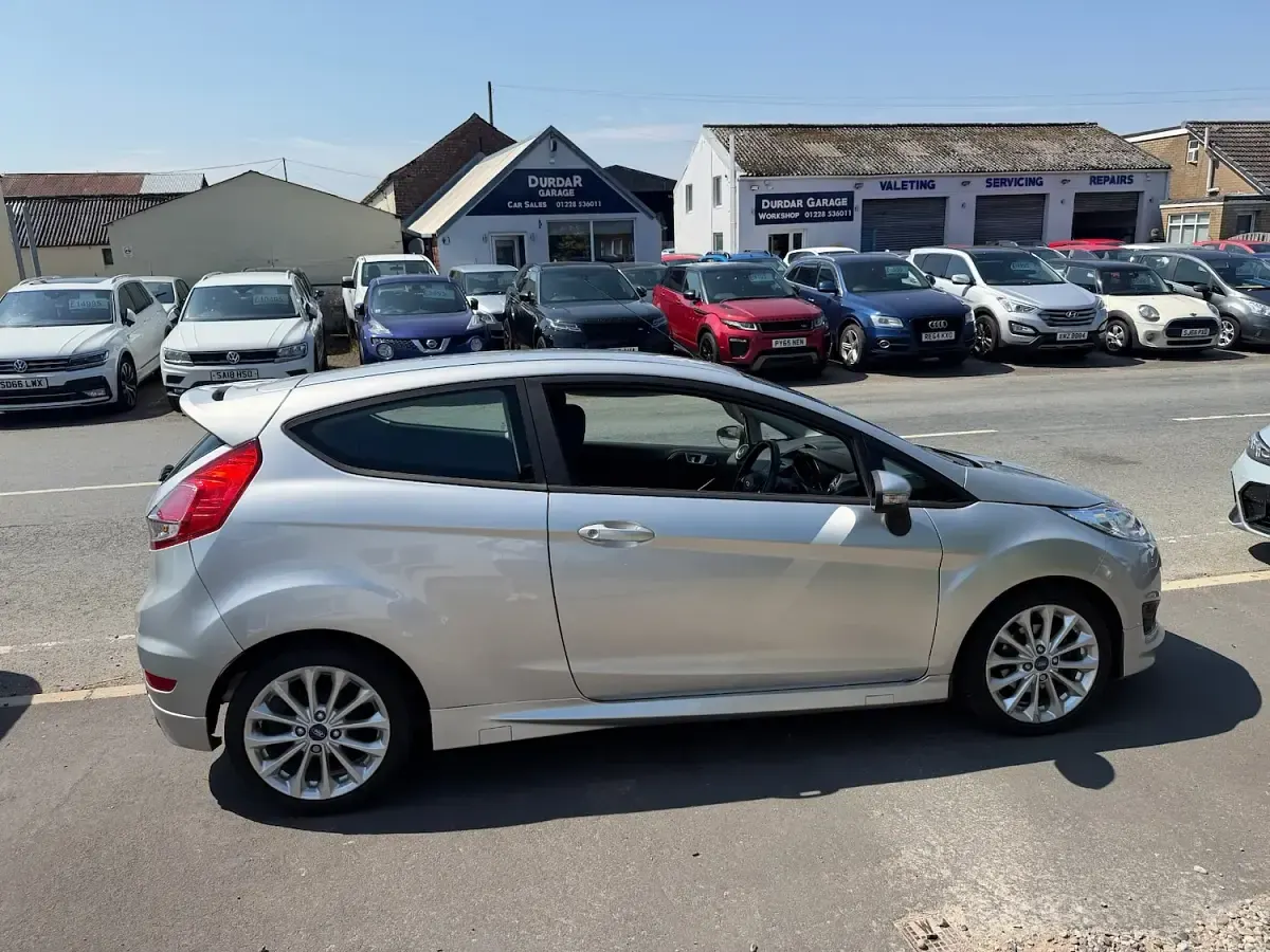 Used Ford Fiesta Zetec 125 HP (91 kW) 2015 Silver Hatchback