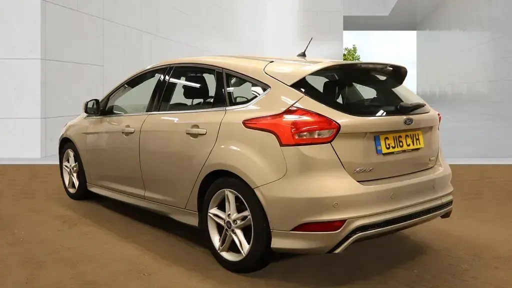 Used Ford Focus Zetec 2016 Silver Hatchback