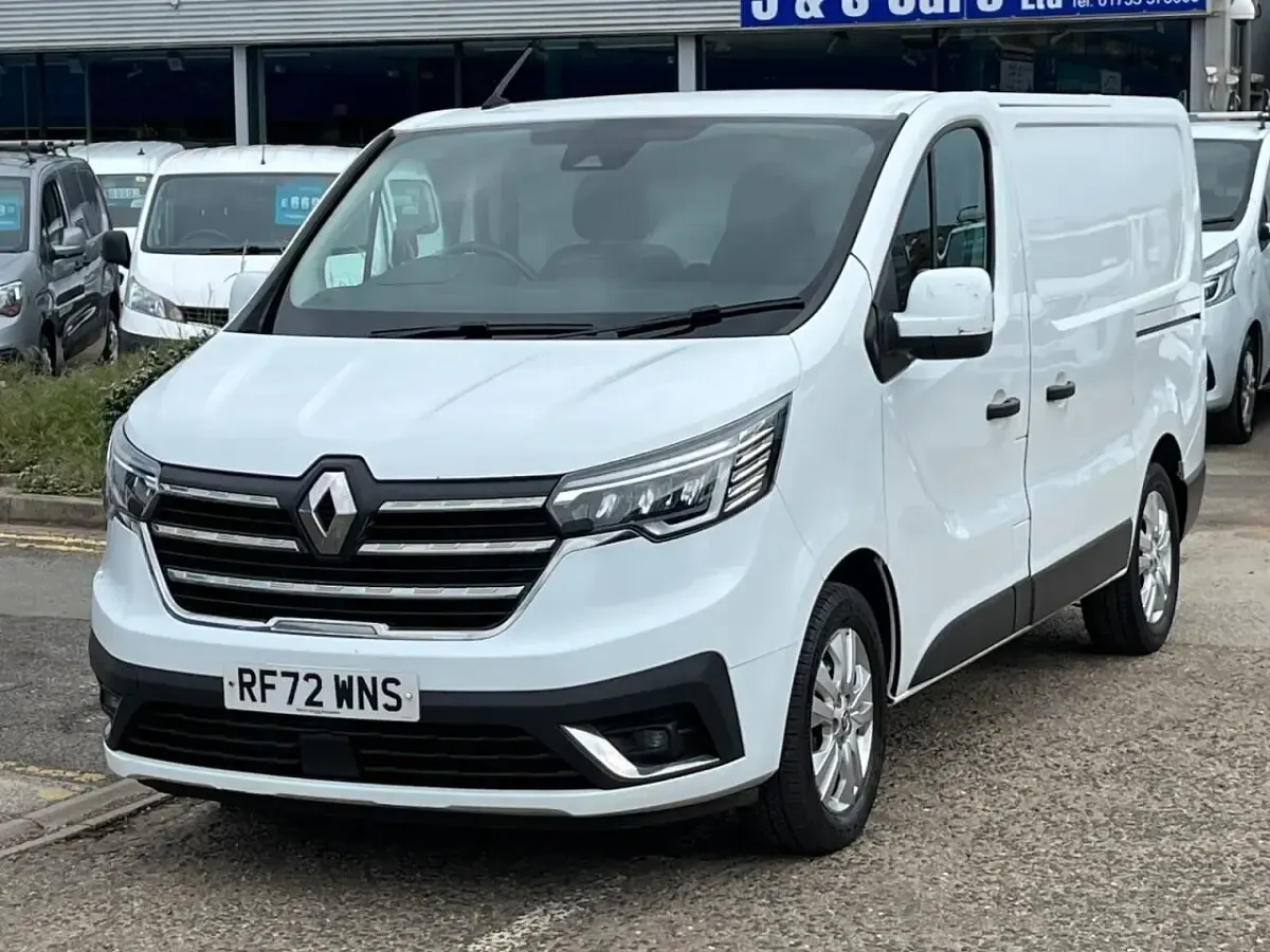 Used Renault Trafic 120 HP (88 kW) 2023 White MPV